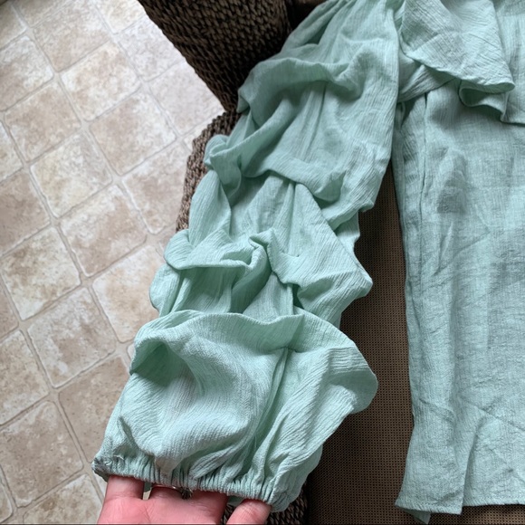 Doe & Rae Ruffled Off-Shoulder Top - Picture 4 of 8